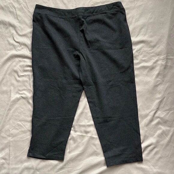 Valerie Stevens Black Capris - Picture 7 of 7